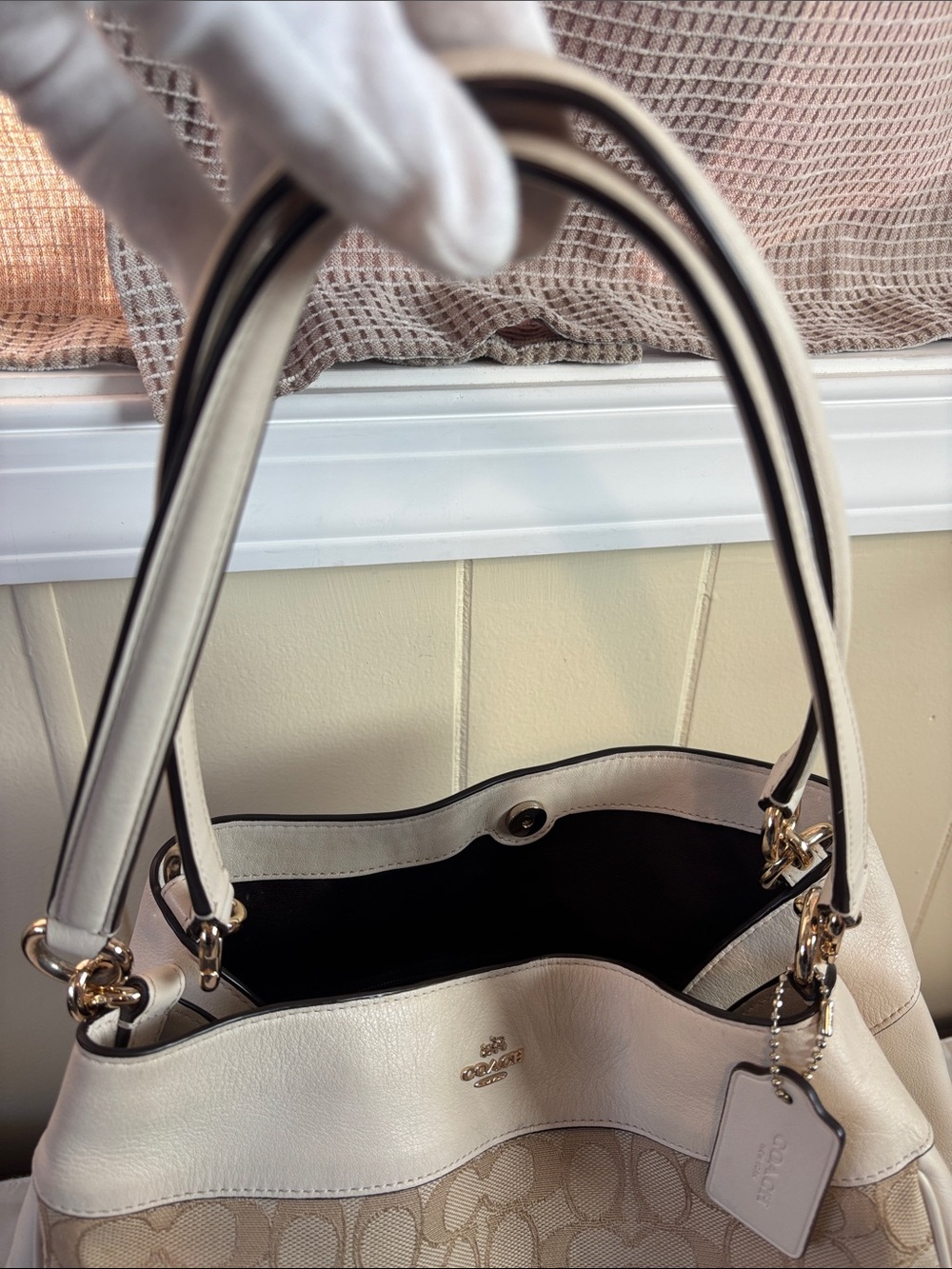 EUC Coach Outline Signature Lexy Shoulder Bag in Light Khaki/Chalk - Picture 16 of 16